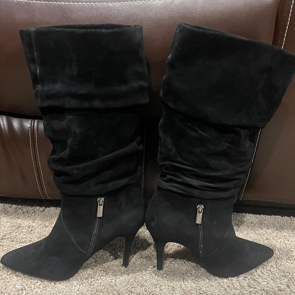 Like new WhiteHouse BlackMarket BlackSuede Dressboots KneeHigh Pointed Toe Sz 9M - Picture 2 of 6